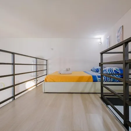 Maio House *