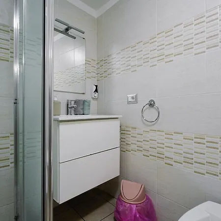 Maio House *